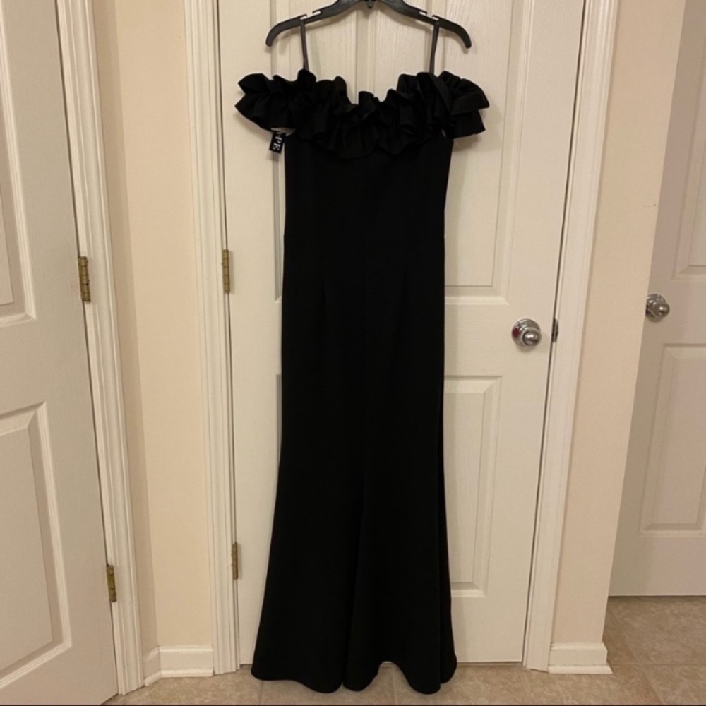 XSCAPE Ruffled Off-The-Shoulder Cap Sleeve Mermaid Crepe Gown in Black Size 6 - Picture 8 of 11